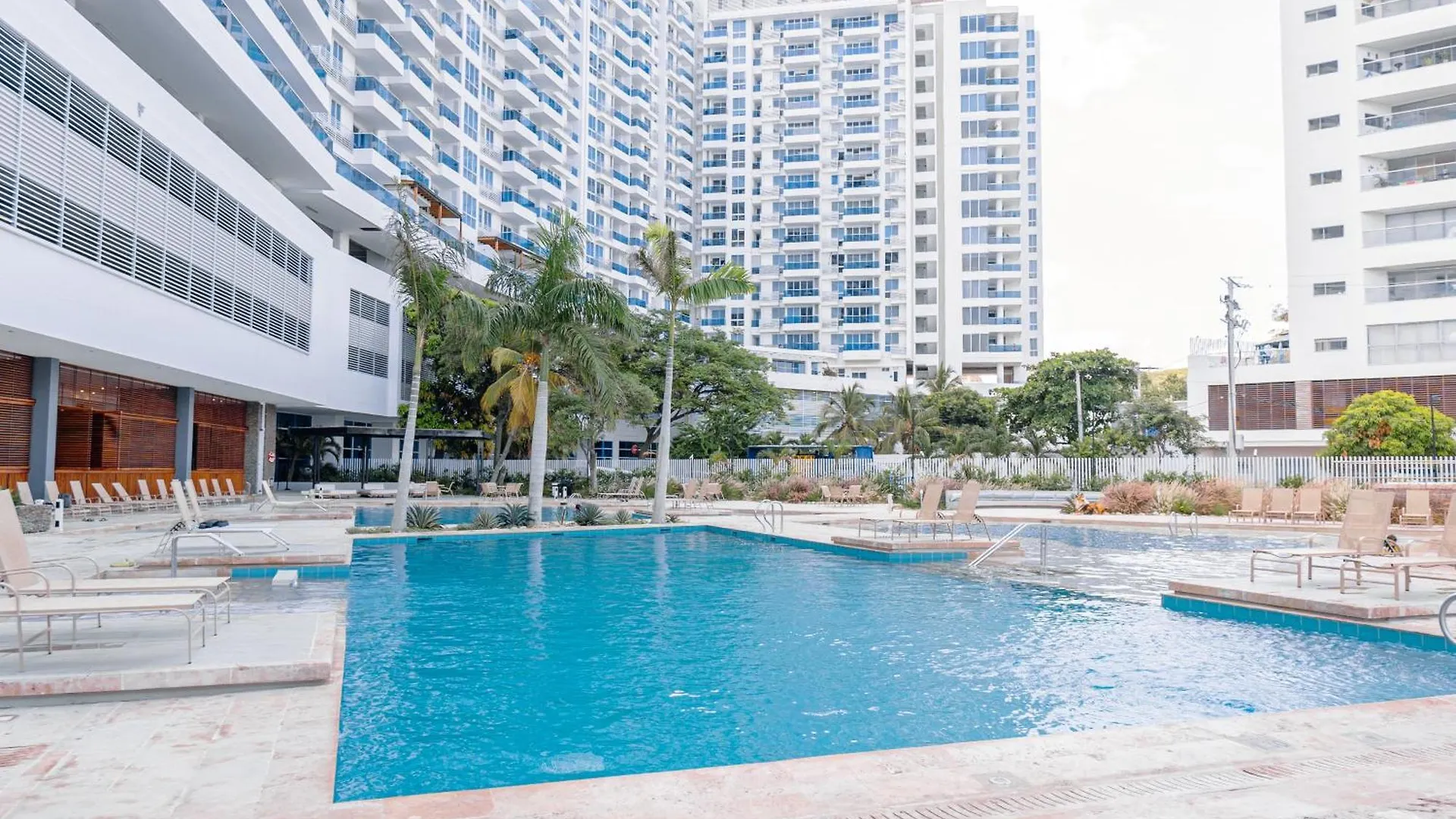 Apartamentos Luxury Frente Al Mar - Ar Rentals Gaira 0*,