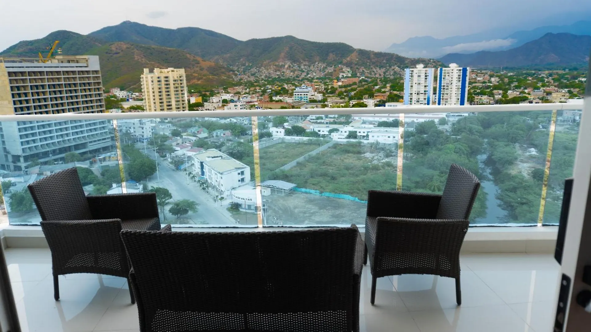 Apartamentos Luxury Frente Al Mar - Ar Rentals Gaira Colombia