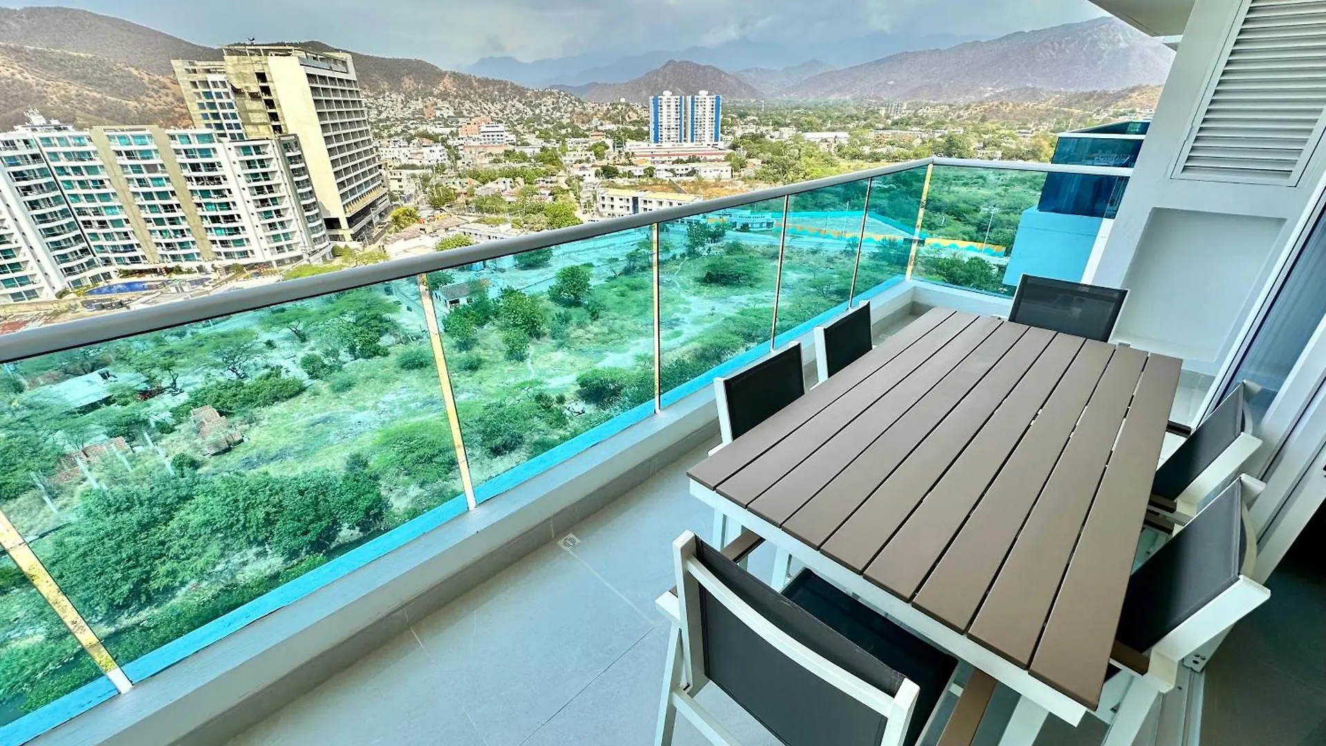 Apartamentos Luxury Frente Al Mar - Ar Rentals Gaira 0*,  Colombia